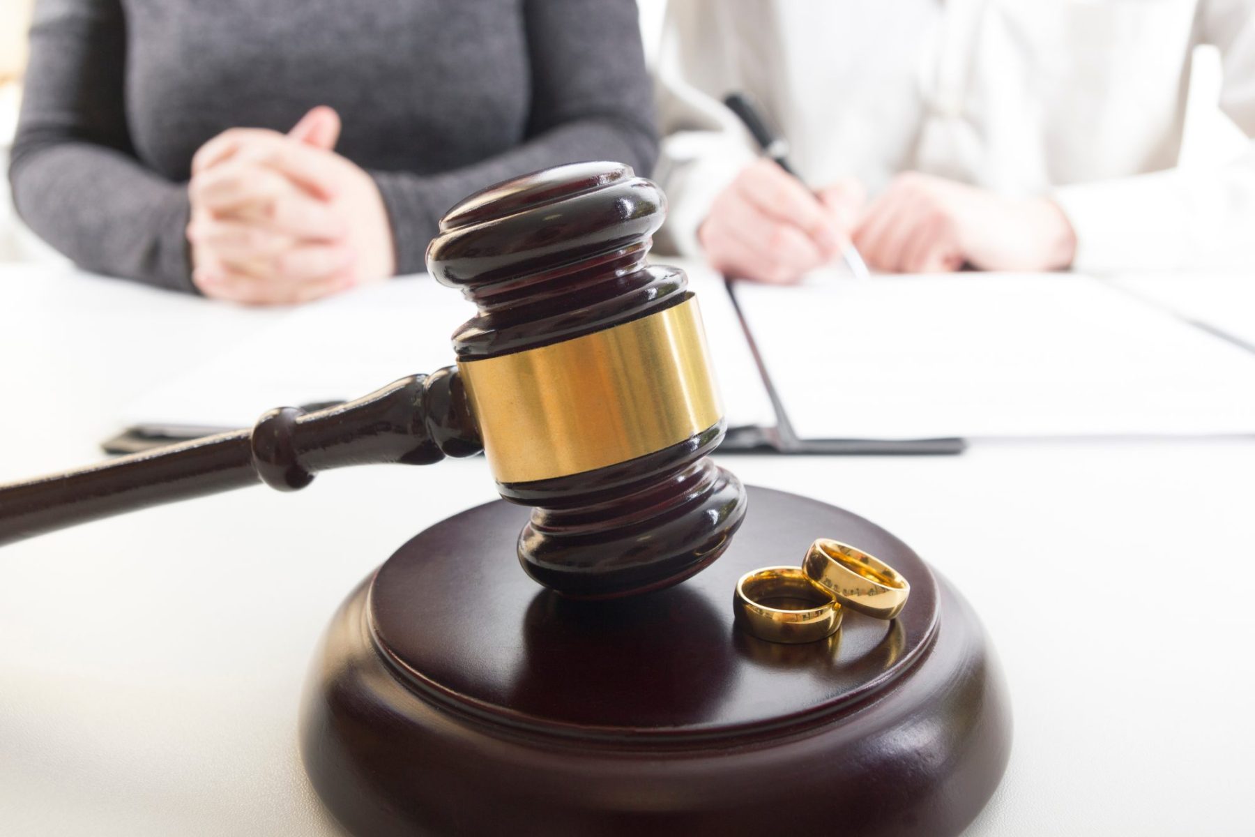 What to Expect During a Divorce Hearing in Illinois